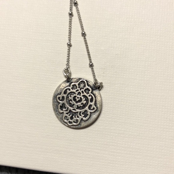 Silver necklace with circle pendant - Picture 3 of 4